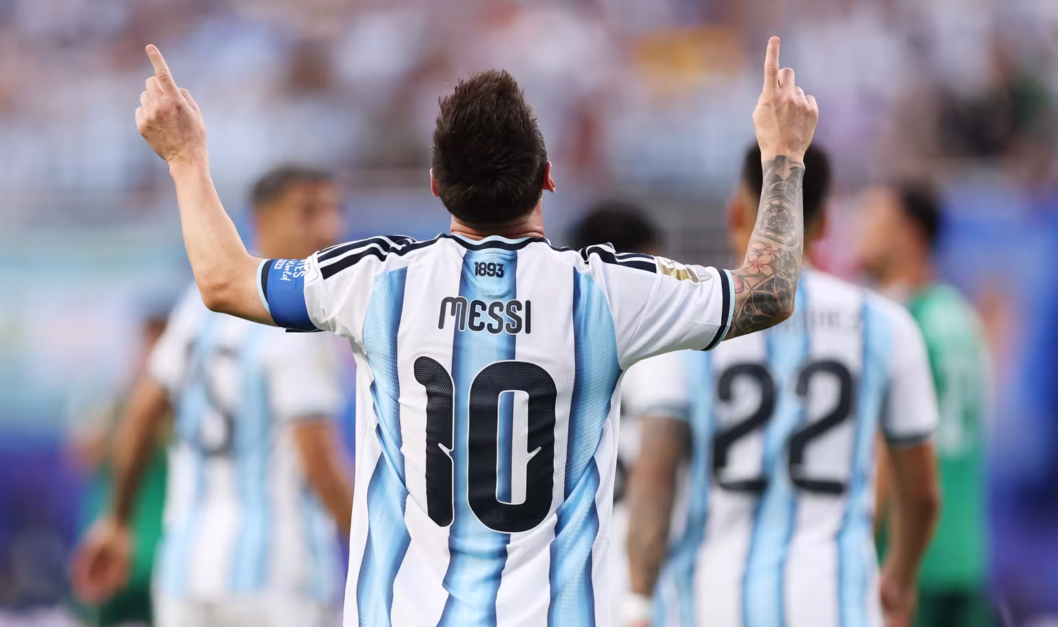messi-marca-tres-gols-bate-recorde-historico-e-argentina-vence