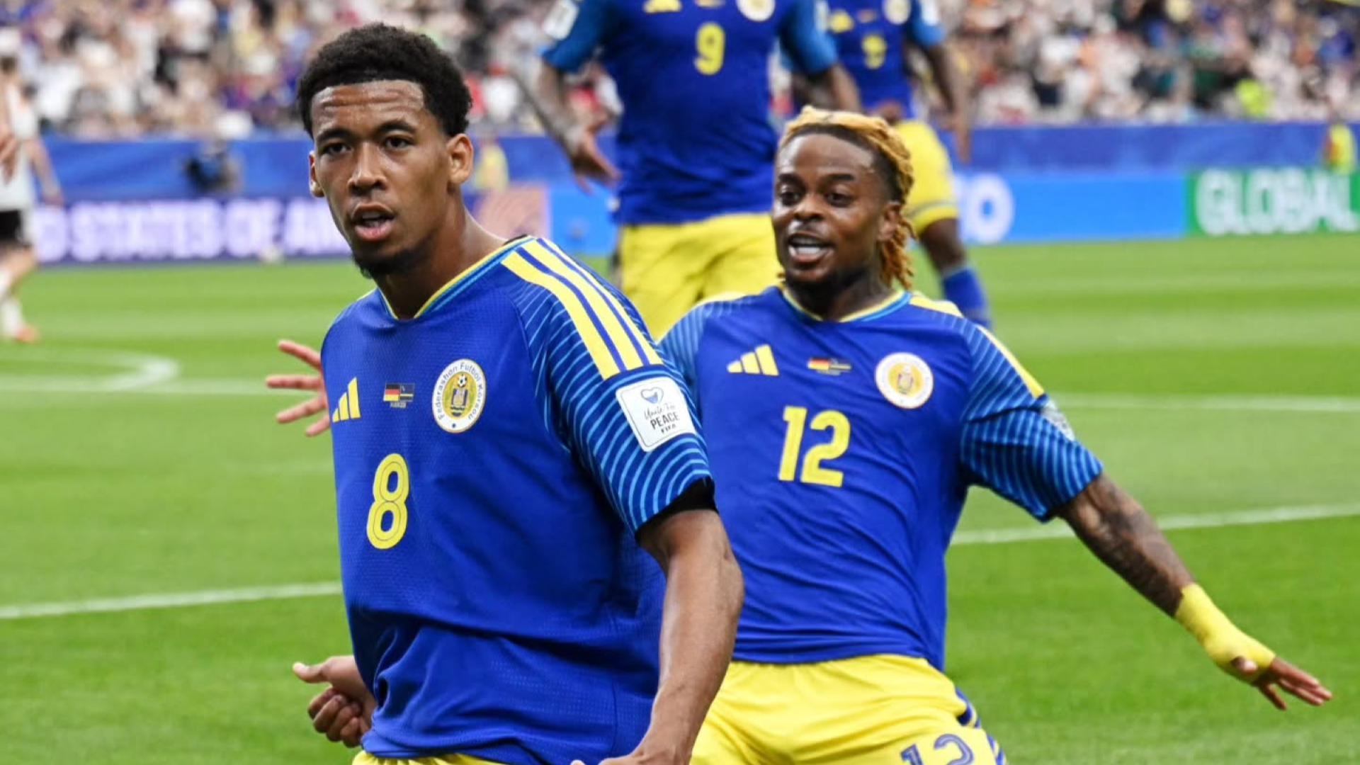 Livano Comenencia comemorando o histórico primeiro gol de Curaçau em Copas do Mundo, diante da Alemanha
